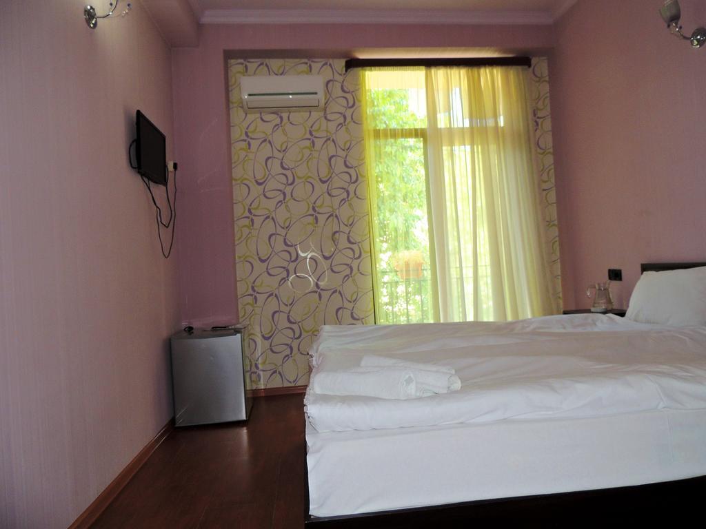 Hotel Richard Tbilisi Bagian luar foto