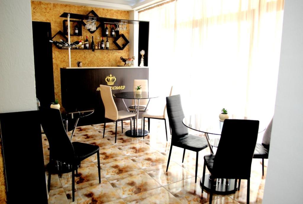 Hotel Richard Tbilisi Bagian luar foto